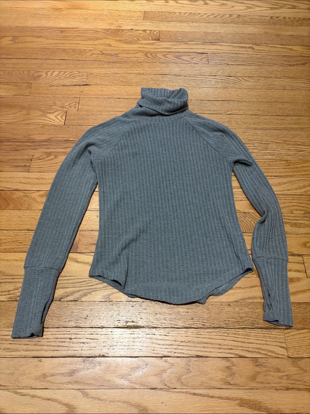 Chaser XS Women’s Thermal Raglan Turtleneck in Heather Grey.